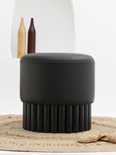 Görseli Galeri görüntüleyiciye yükleyin, GRISIINI PUF - VEGAN DERİ