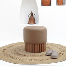 Görseli Galeri görüntüleyiciye yükleyin, GRISIINI PUF - VEGAN DERİ